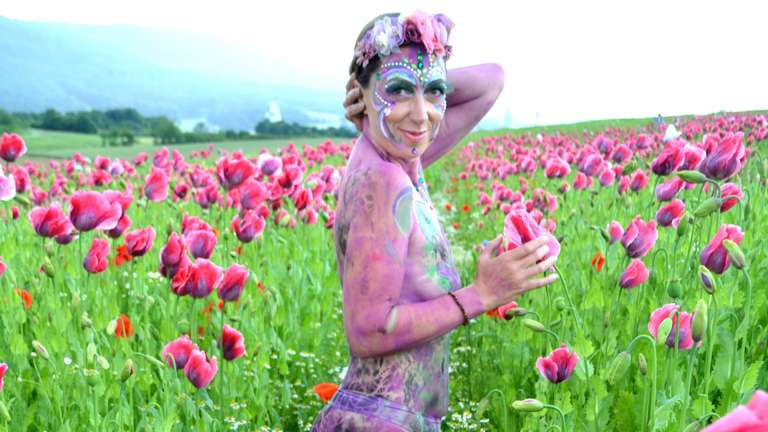 When Art and Nature Become One: Bodypainting in the Poppy Fields